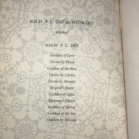 Book two House of Night series  Betrayed by P.C.Cast + Kristin Cast - Picture 5 of 7